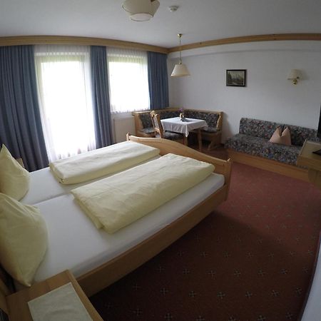 Gaestehaus Alpenland Tux Room photo